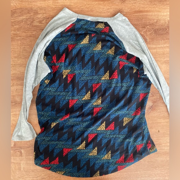 Patterned Raglan Shirt - Picture 2 of 3